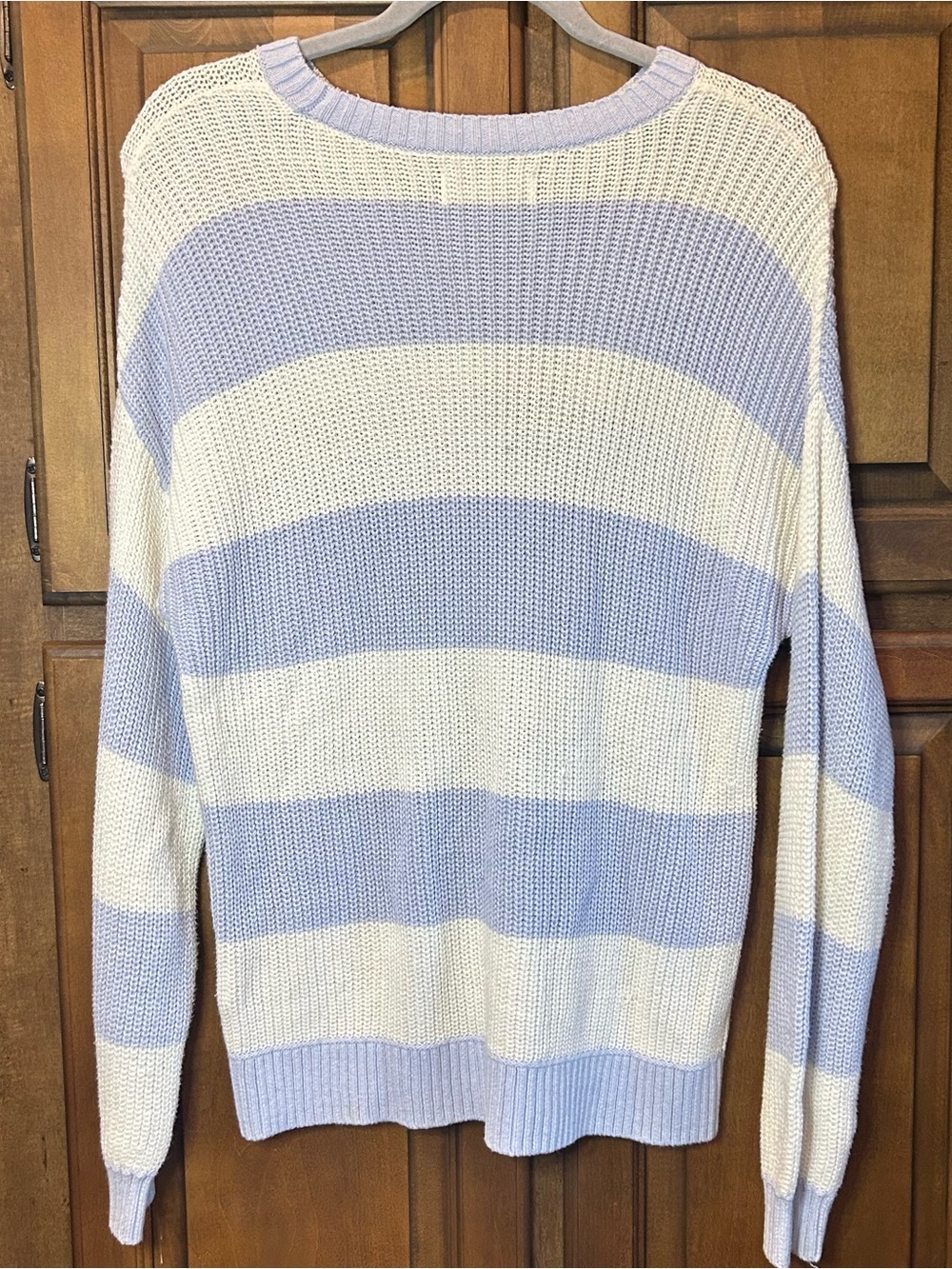 🌸Hollister periwinkle blue and white horizontal striped knit crewneck sweater XS - Picture 4 of 9